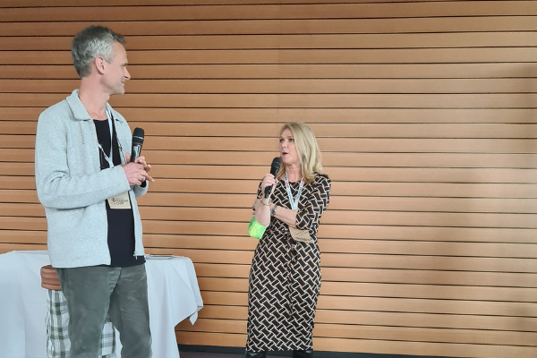 Suzann Heinemann und Peter Bachmann auf der Bühne